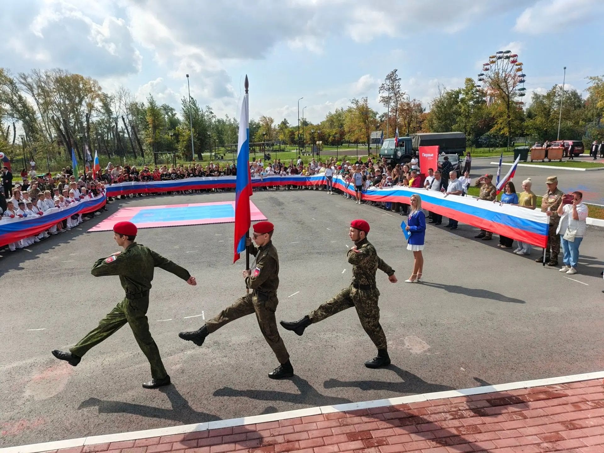 В Копейске отметили День Государственного флага