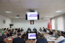 Глава Копейска провел еженедельное аппаратное совещание