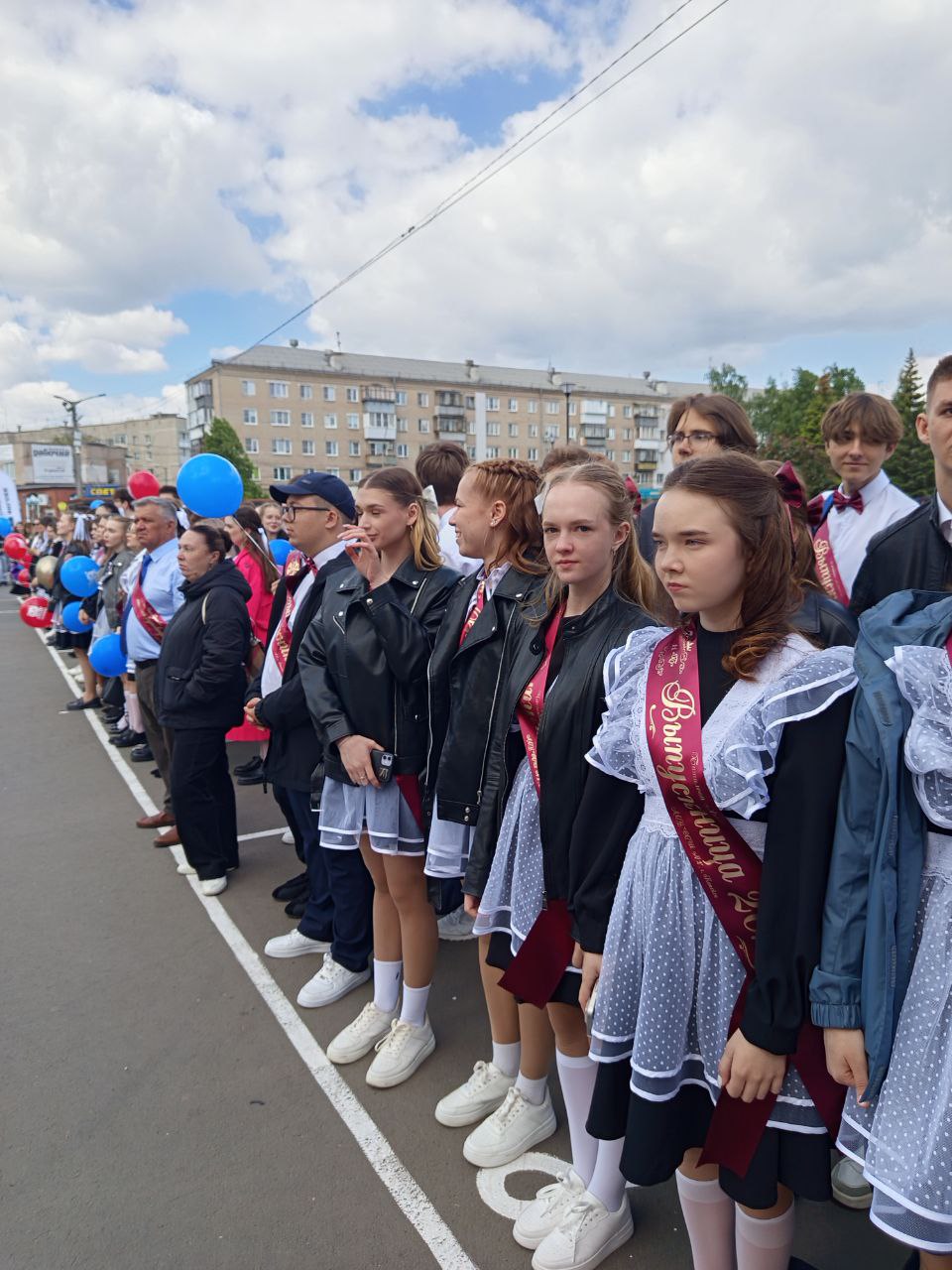 Для копейских выпускников прозвенел последний звонок