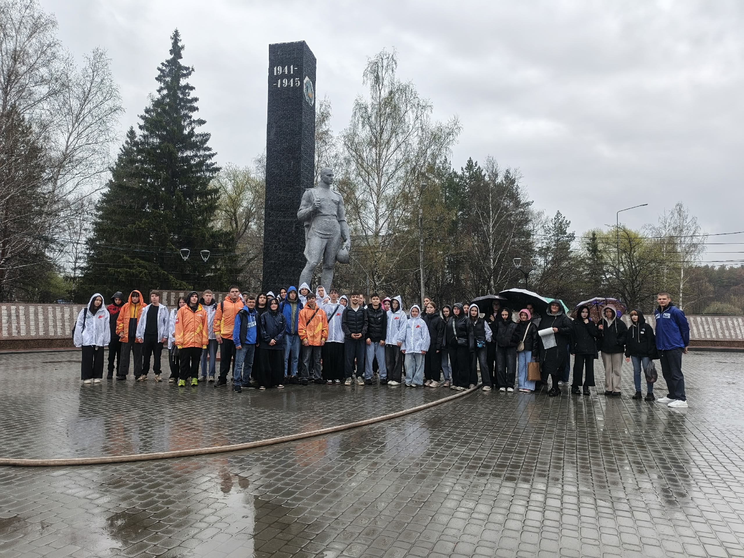Волонтеры Копейска привели в порядок мемориальный комплекс