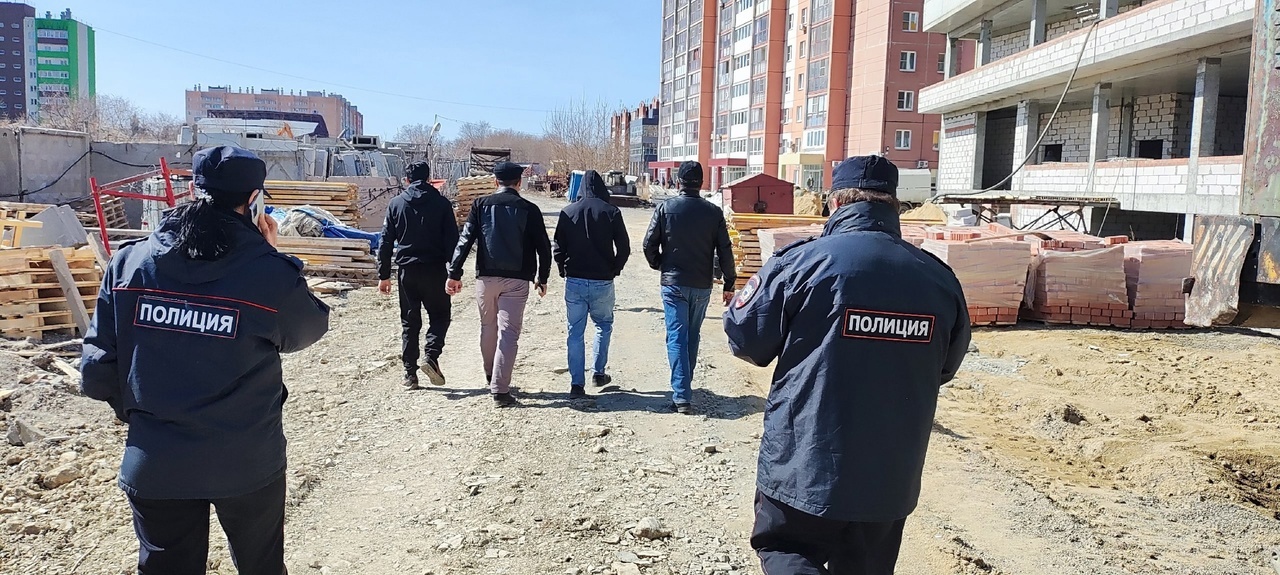"Нелегальный мигрант" продолжается