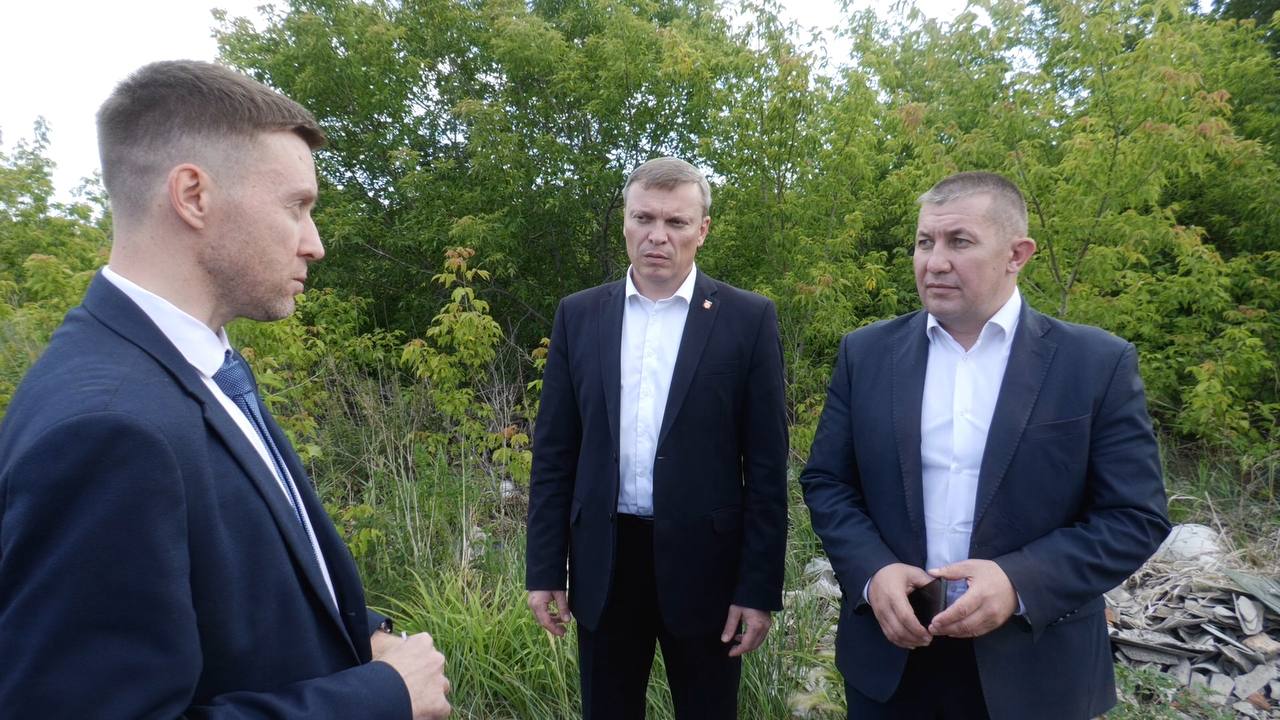 Депутат Законодательного Собрания Челябинской области                                        Денис Владимирович Сазонтов совместно с главой города Копейска с целью проверки объехали несанкционированные свалки