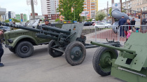 «Вернисаж Победы»: Память поколений оживает на выставке военной техники и праздничном концерте в Копейске