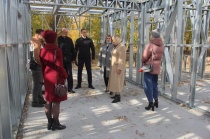 На стадионе поселка Горняк возводят новые раздевалки 