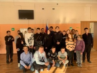 Член общественного совета ОМВД России по г.Копейску Дмитрий Аксенов совместно со студентами проводят профилактические беседы в школах Копейска