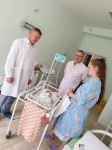 В Копейском роддоме торжественно вручили пять свидетельств о рождении
