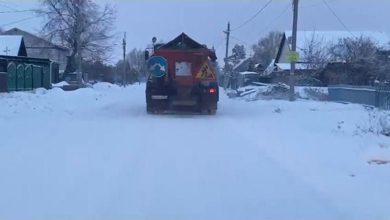 Снегоуборочная техника Копейска устраняет последствия снегопада
