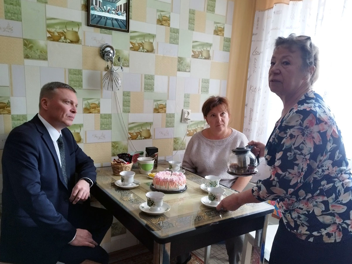 Глава Копейска Андрей Фалейчик побывал в гостях у семьи Дубининых
