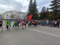 В Копейске прошли первомайские легкоатлетическая эстафета и велогонка