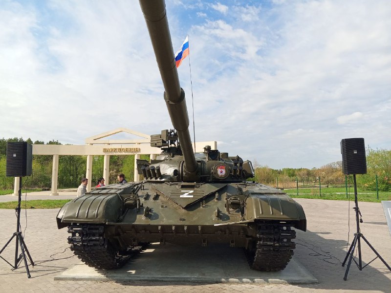 В Копейске торжественно открыли памятник-танк