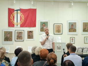 Открытие выставки «Родные лица героев» в отделе искусств Центральной городской библиотеки