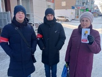 Сотрудники Отдела МВД России по городу Копейску совместно с членами добровольно народной дружины «Содействие» во время пешего патруля напомнили местным жителям города Копейска о необходимости быть бдительными и не поддаваться на уловки мошенников