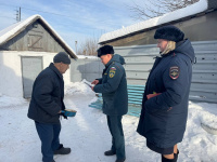 Сотрудники МЧС совместно с сотрудниками полиции Копейска продолжают обучение населения правилам пожарной безопасности