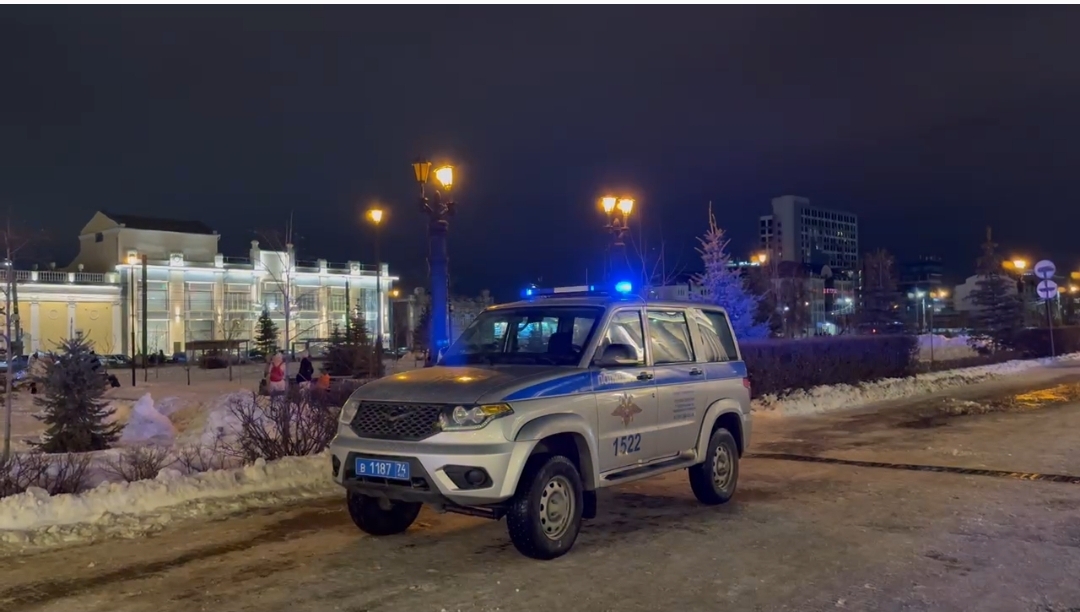 Полицейские Челябинска продолжают нести службу по обеспечению правопорядка в местах массового отдыха горожан и гостей города.