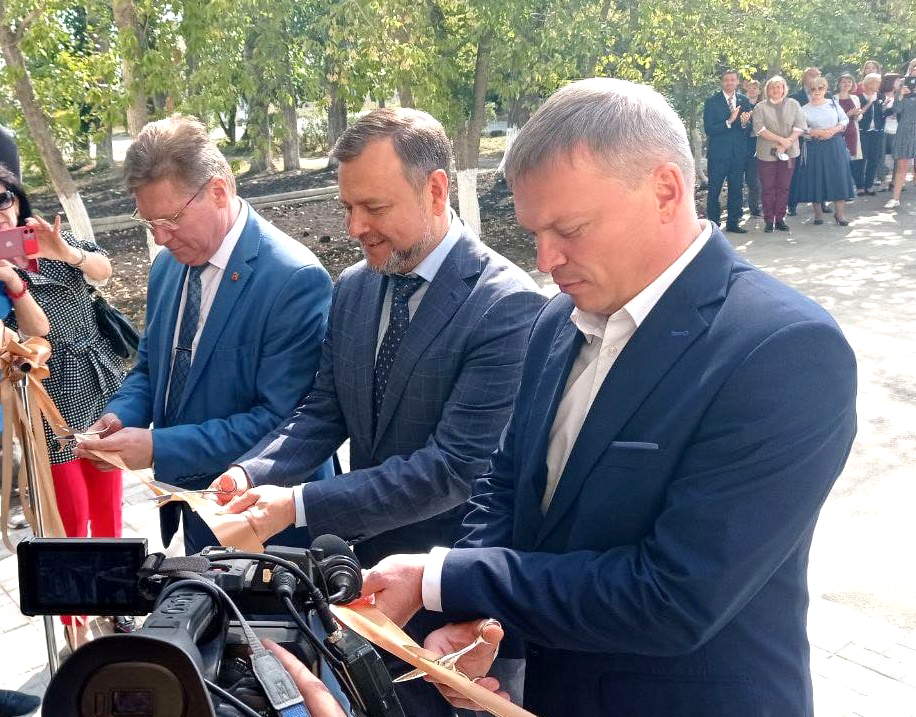 Заместитель губернатора Челябинской области Вадим Евдокимов и министр культуры Алексей Бетехтин посетили копейские учреждения культуры