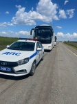 Сотрудники Госавтоинспекции сопровождали колонны перевозящие детей