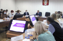 Глава Копейска провел еженедельное аппаратное совещание