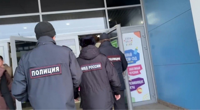 Полиция Копейска провела рейд в торговых комплексах города по профилактике правонарушений несовершеннолетними