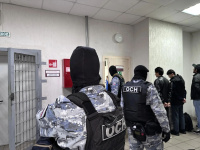 Сотрудниками Управления по вопросам миграции совместно с коллегами из Главного Управления Федеральной службы судебных приставов продолжается работа по удалению из Российской Федерации иностранных граждан, нарушивших миграционное законодательство