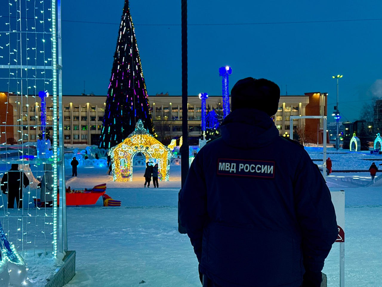 Сотрудники полиции Челябинской области обеспечили общественный порядок в новогоднюю ночь