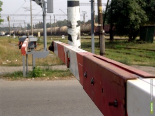 В Старокамышинске 14 октября закроют движение автотранспорта через железнодорожный переезд