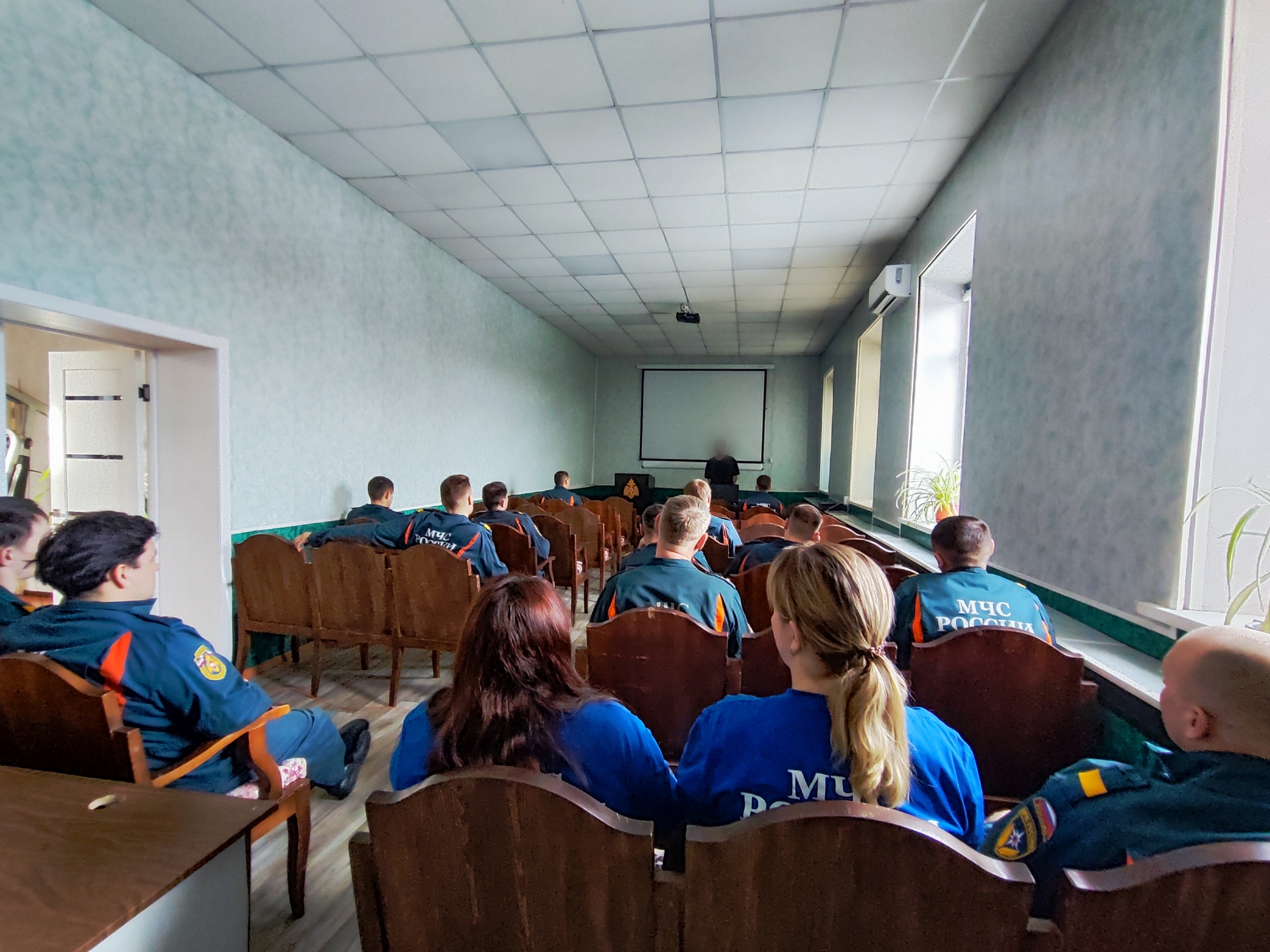 Полицейские Копейска провели профилактическую встречу с сотрудниками МЧС