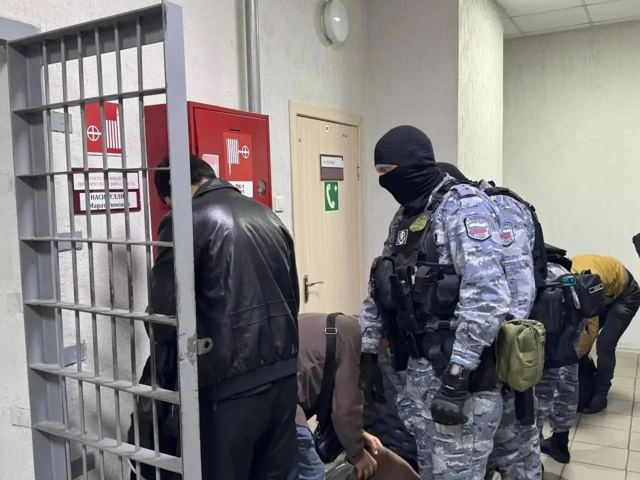 Сотрудниками Управления по вопросам миграции совместно с коллегами из Главного Управления Федеральной службы судебных приставов продолжается работа по удалению за пределы страны иностранных граждан, нарушивших миграционное законодательство
