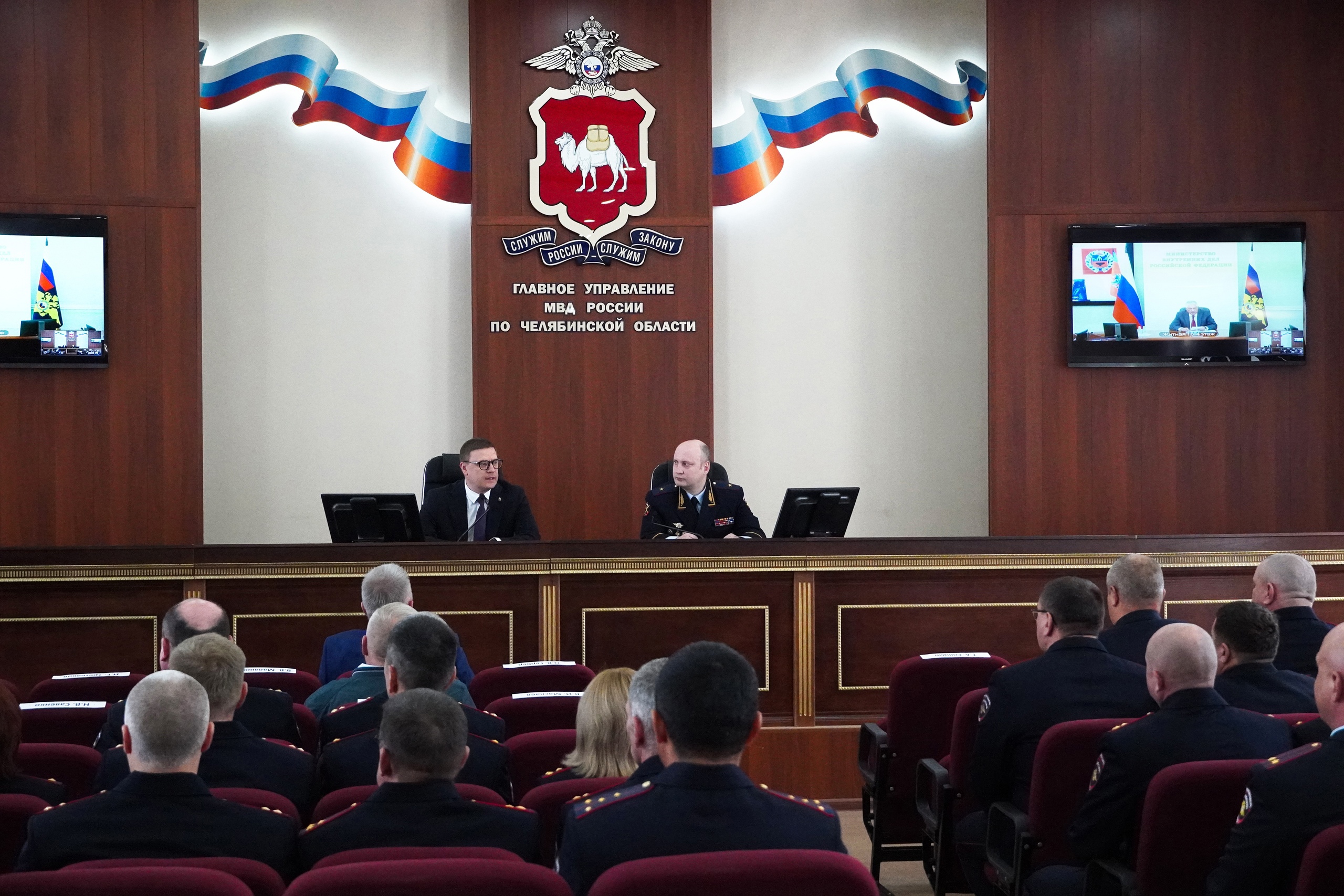 Владимир Колокольцев представил личному составу новых руководителей двух территориальных органов МВД России 