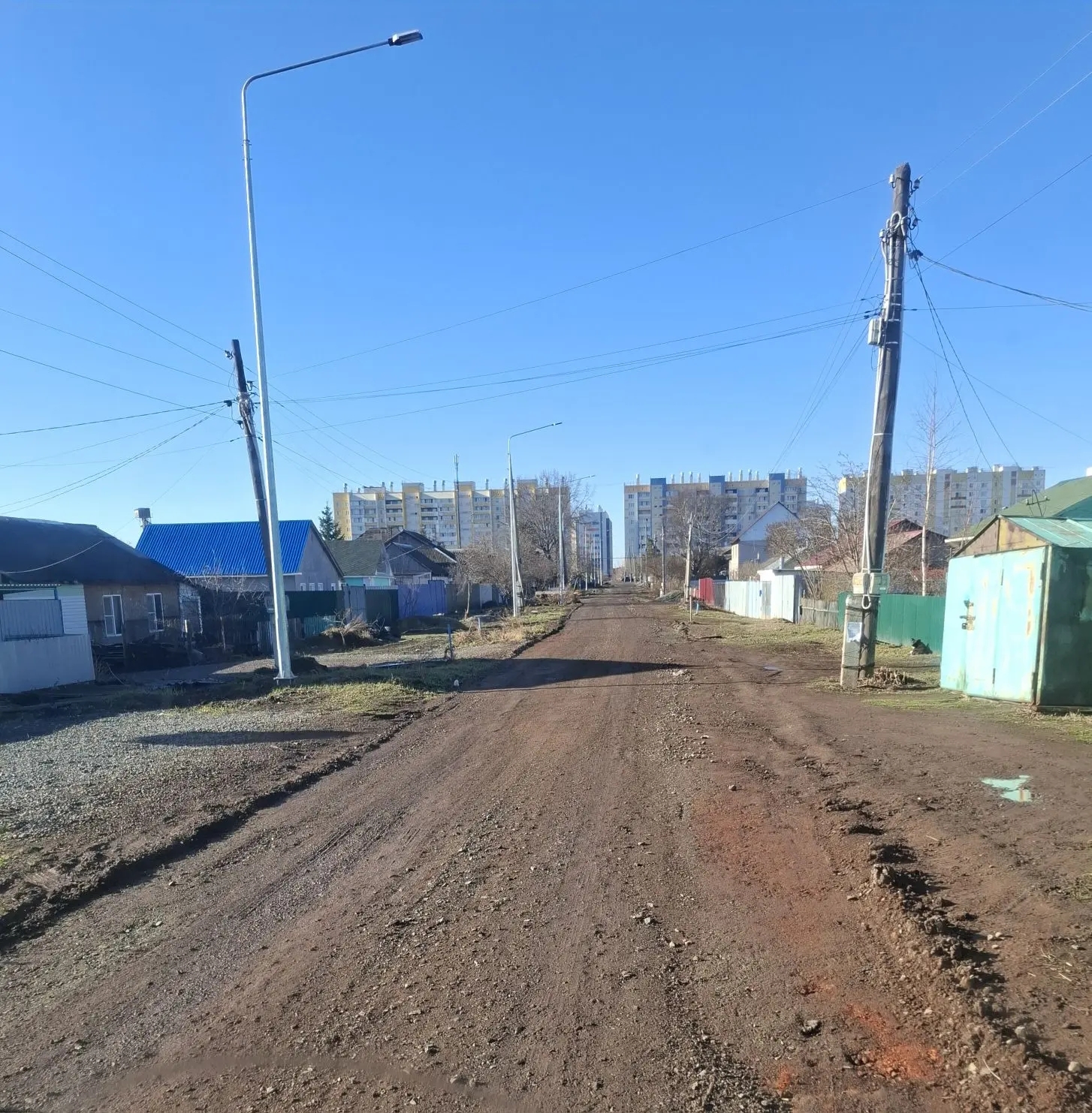 В Копейске ведется строительство линии освещения вдоль автодороги до поселка Бажово