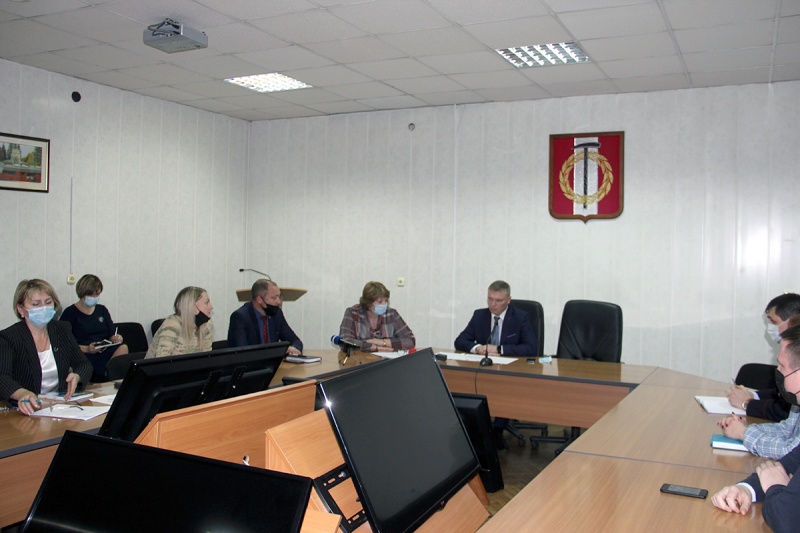 Глава города провел рабочую встречу с предпринимателями по введению QR-кодов