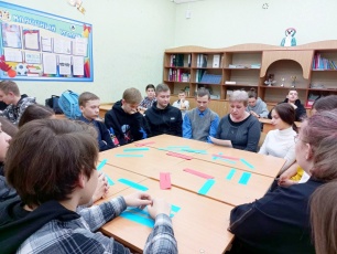 Ты с законом не шути: в библиотеке Старокамышинска прошли занятия о правонарушениях
