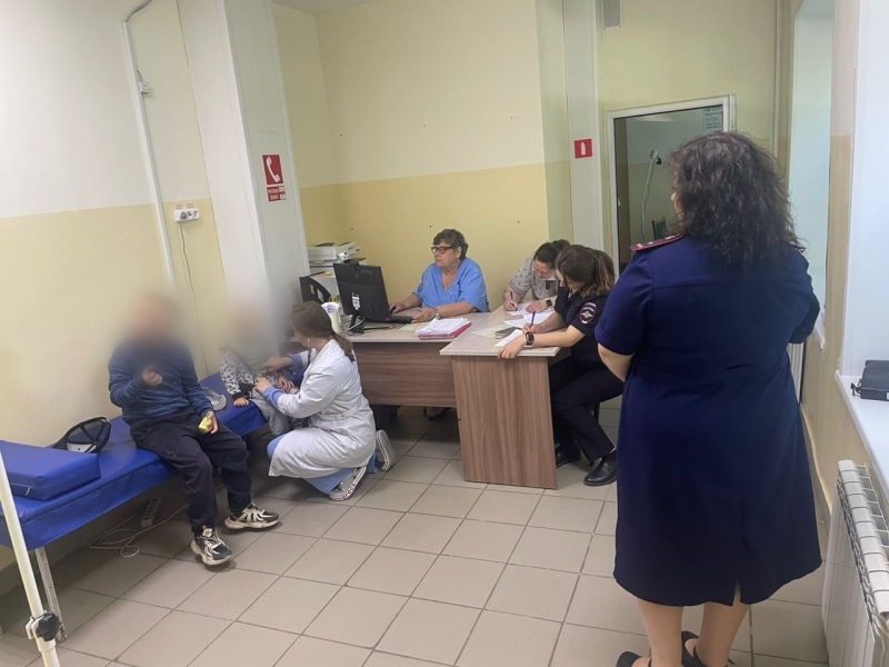 В Копейске сотрудники подразделения по делам несовершеннолетних забрали детей у злоупотребляющей спиртным матери