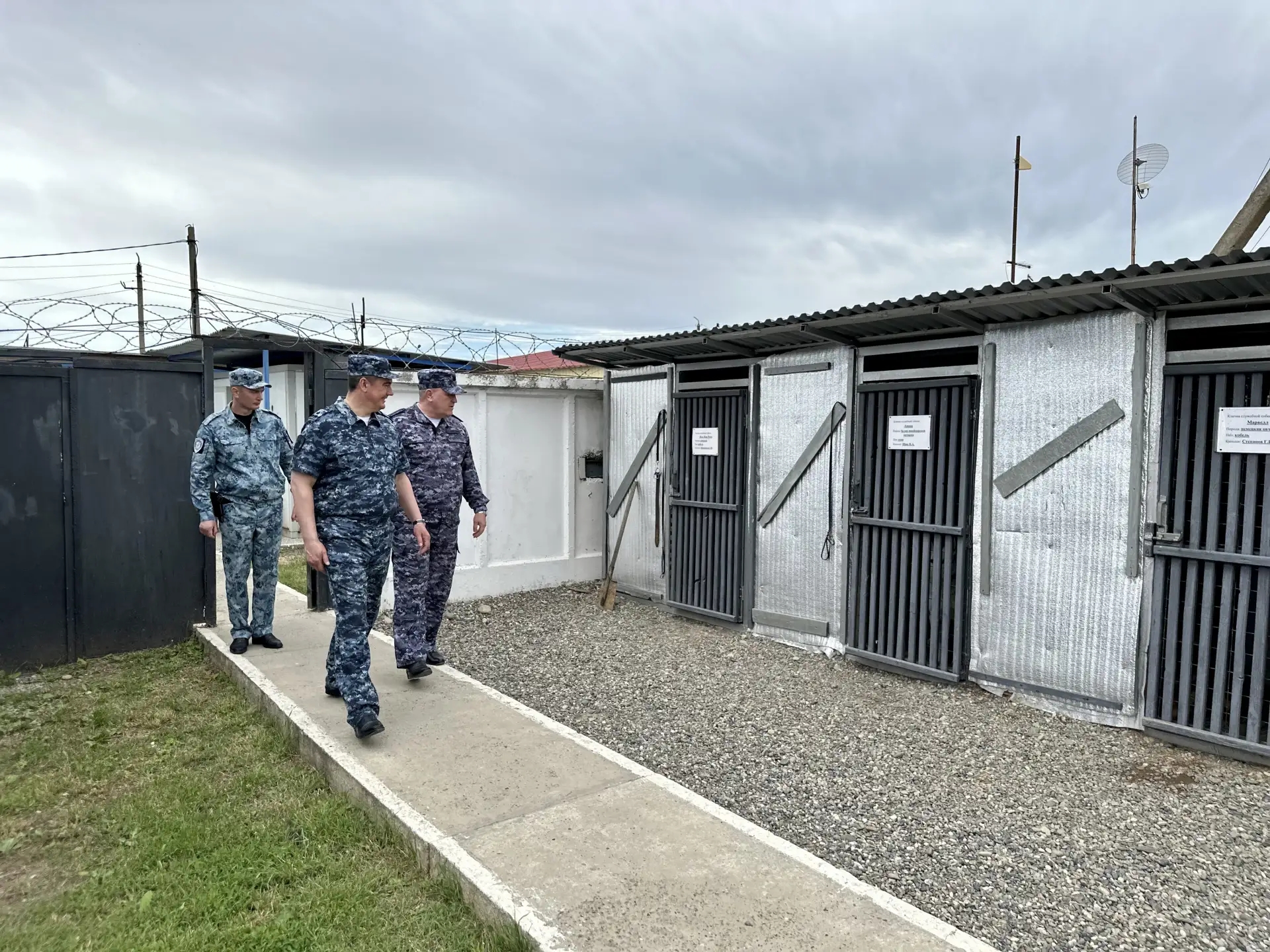 Представители областного полицейского главка оценили службу южноуральских полицейских на КПП «Затеречный»