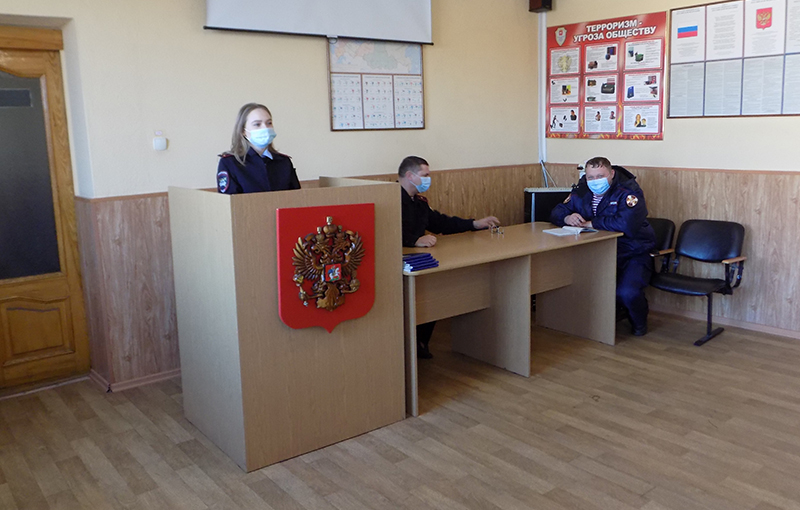 Сотрудники Госавтоинспекции г. Копейска проводят профилактическую работу в трудовых коллективах города