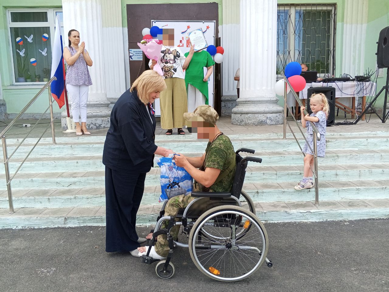 Глава Копейска вручила Благодарственное письмо матери бойца СВО