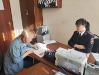 В отделе по вопросам миграции Отдела МВД России по городу Копейску в торжественной обстановке прошла церемония принятия присяги на верность Российской Федерации иностранными гражданами
