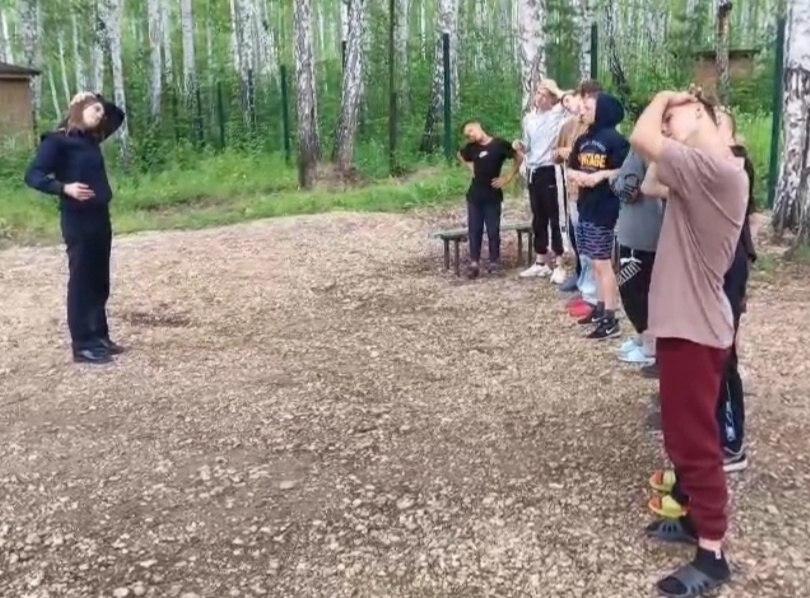 Полицейские Копейска провели акцию «Зарядка со стражем порядка»