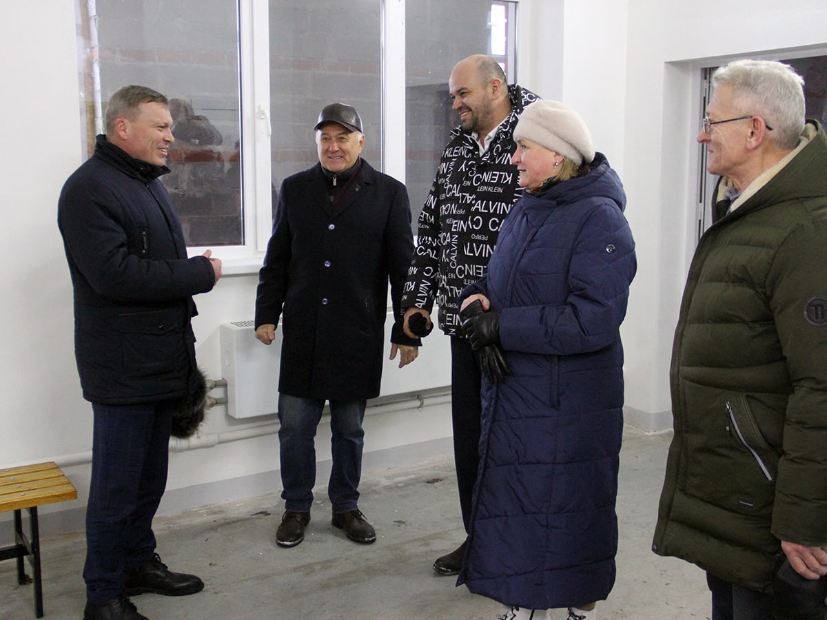 Глава посетил пункт зимнего проката в Старокамышинске