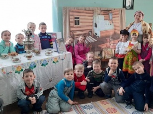 Библиотеки семейного чтения № 4 поселка Железнодорожный в рамках проекта «Светелочка» организовали и провели для маленьких читателей встречи-посиделки «Как бывало в старину».