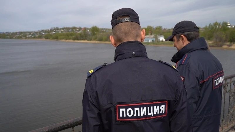 Копейский полицейский спас мужчину, тонущего в ледяной воде