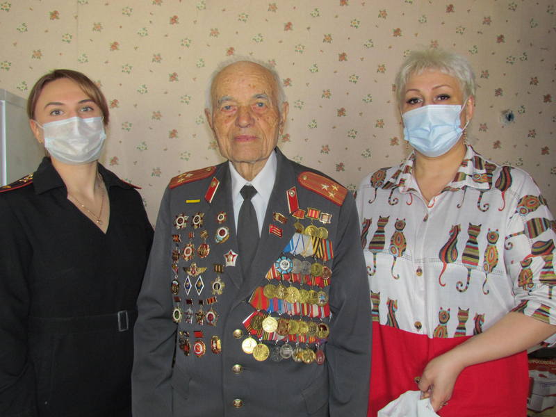 Ветерана Великой Отечественной войны и органов внутренних дел Ивана Ивановича Конченкова поздравили с Днем Победы