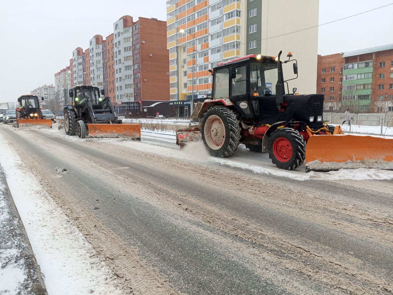 Снегоуборочная техника в Копейске работает в круглосуточном режиме