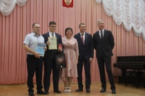 В Копейске наградили медалистов и высокобалльников