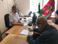Сотрудники Отдела МВД России по городу Копейску вручили паспорта Российской Федерации гражданам,  прибывшим из Мариуполя 