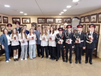В Копейске торжественно вручили паспорта