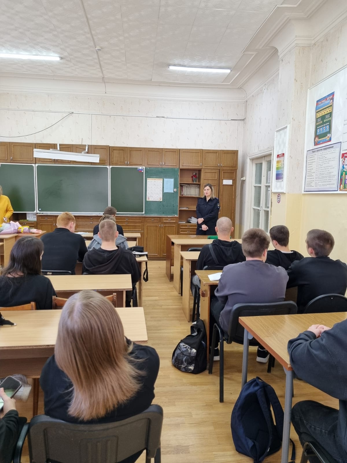 Полицейские Копейска в рамках акции «Будь в форме»  и «Единый день профилактики»  провели встречи со студентами