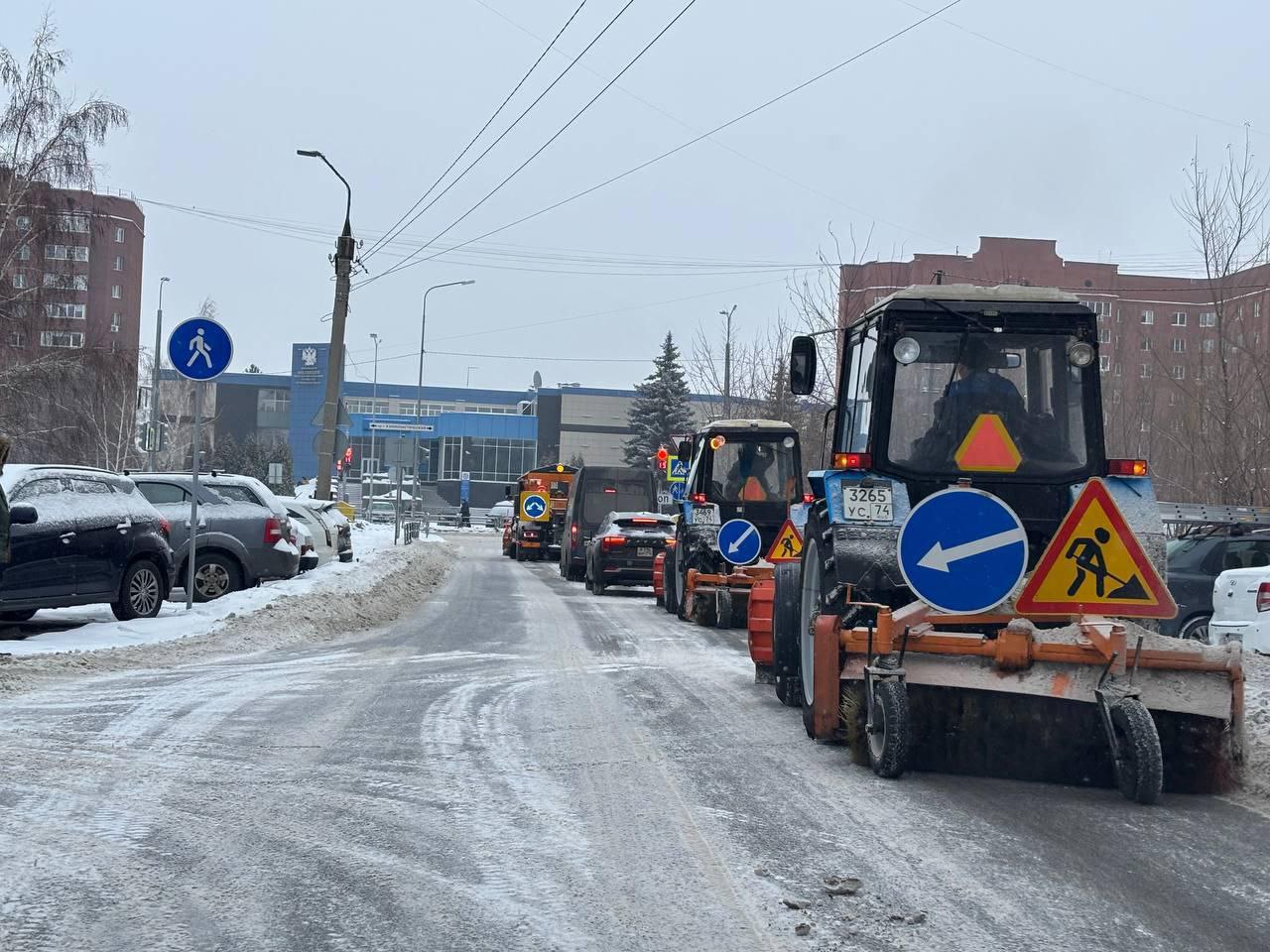 В Копейске снегоуборочная техника ликвидирует последствия снегопада