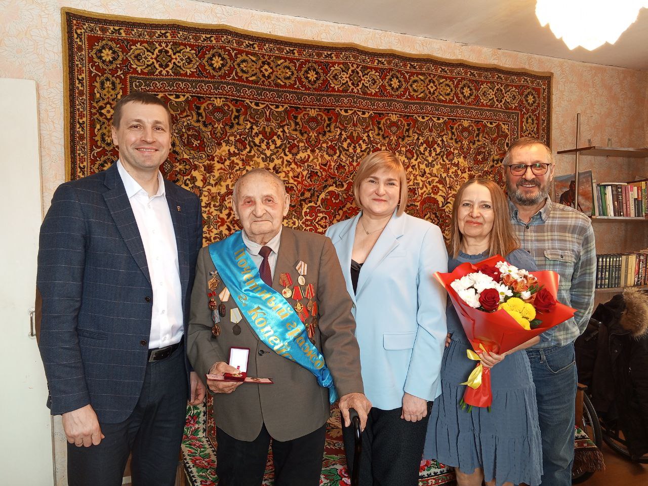 Глава Копейска вручила Знак и Ленту почетному гражданину