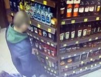 Полицейские Копейска раскрыли грабеж в одном из сетевых магазинов
