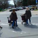 Отдел МВД России по г. Копейску напоминает пешеходам с детскими колясками, как правильно переходить дорогу